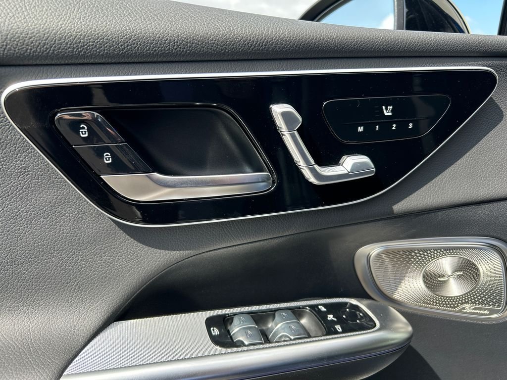 New 2027 Starling Blue Metallic Mercedes-Benz GLC 300 image 11