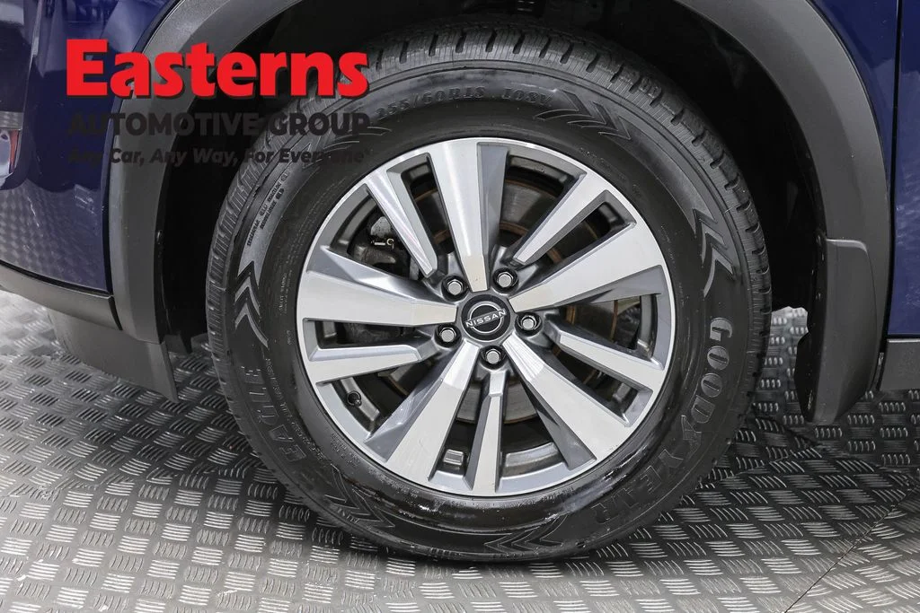 Used 2023 Blue Nissan SL image 33