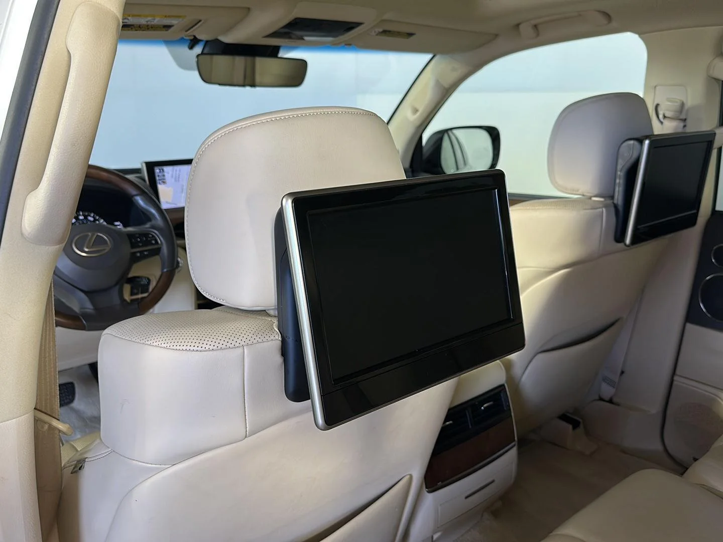 Used 2018 Eminent White Pearl Lexus LX 570 image 22