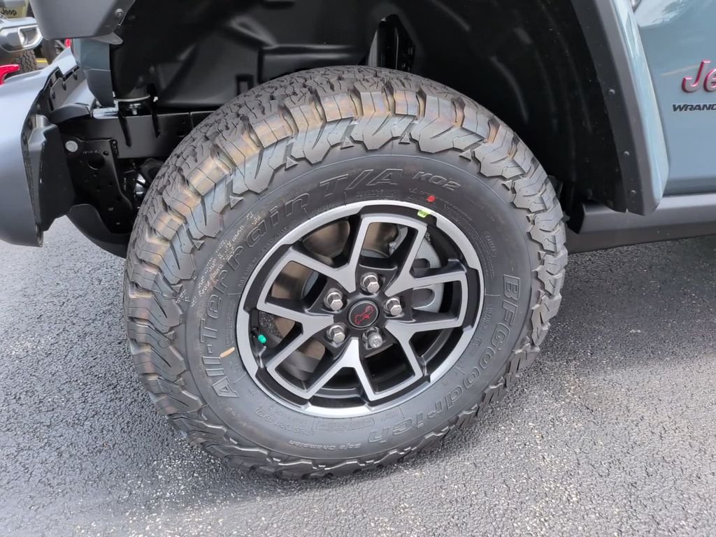 New 2026 Anvil Clear-Coat Exterior Paint Jeep Rubicon image 9