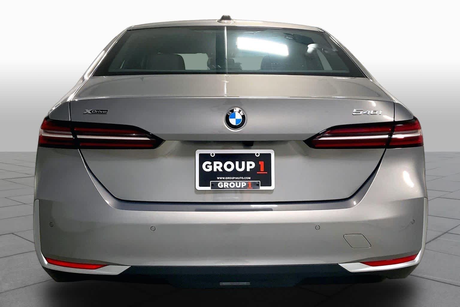 Used 2026 Oxide Grey Metallic BMW 540i xDrive image 4