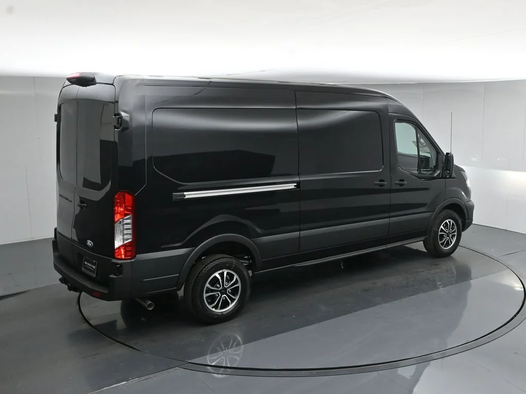 New 2026 Agate Black Metallic Ford Base image 39