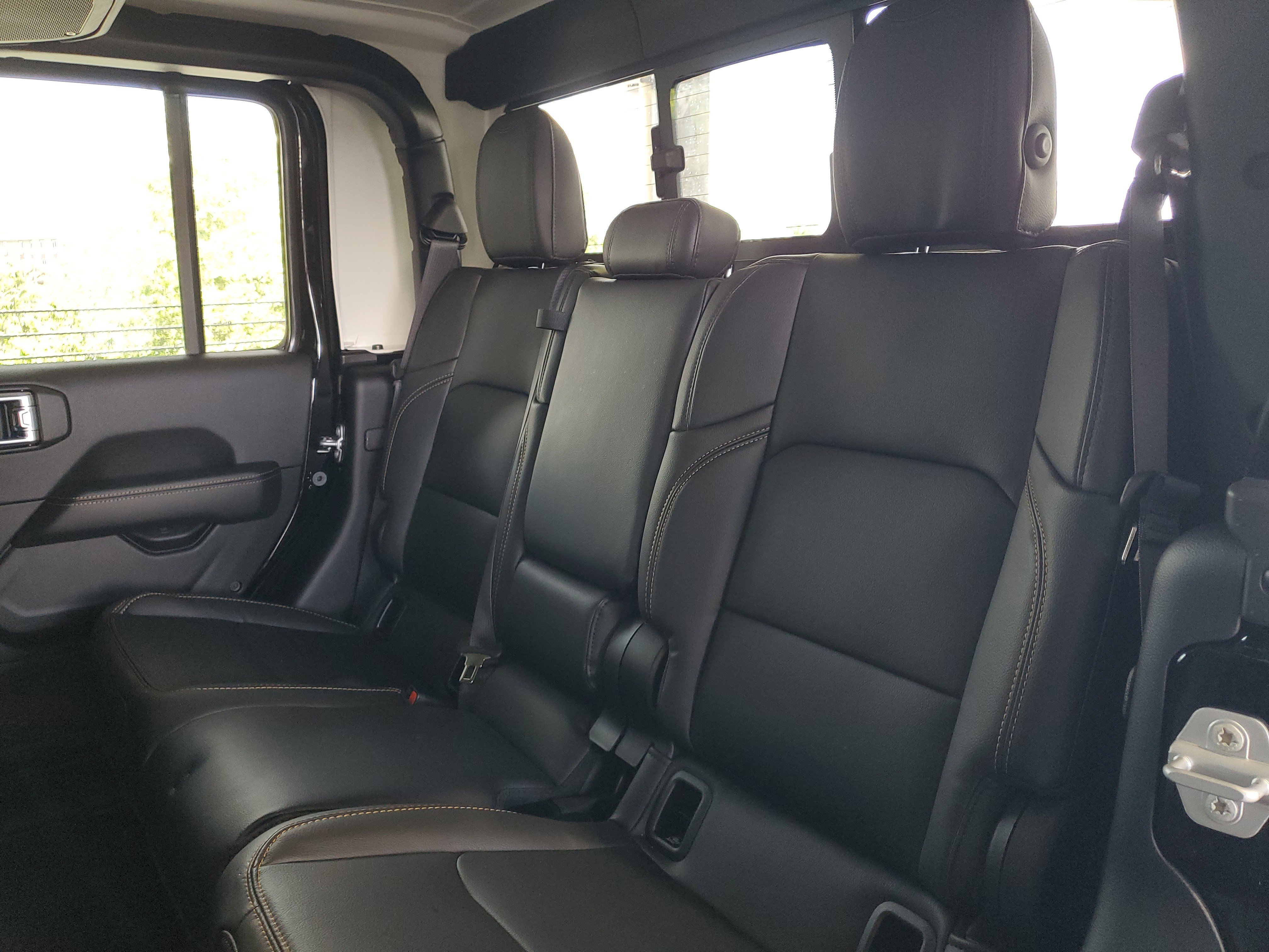 New 2026 Black Clear-Coat Exterior Paint Jeep Sahara image 7