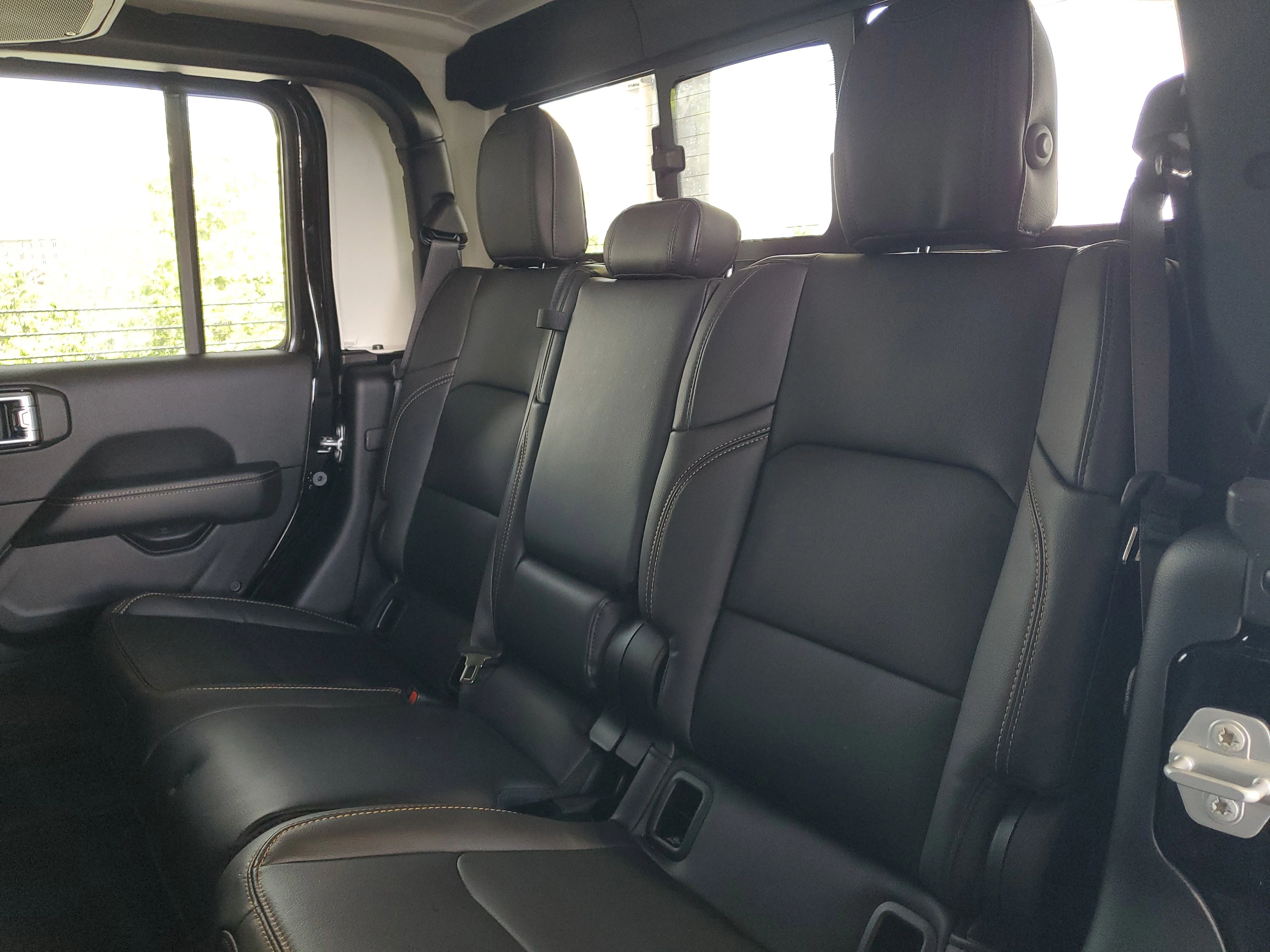 New 2026 Black Clear-Coat Exterior Paint Jeep Sahara image 7