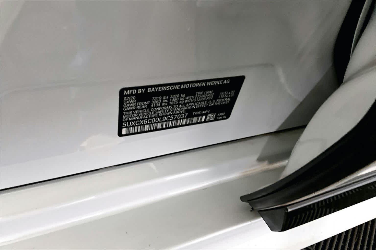 Used 2020 Alpine White BMW M50i image 31