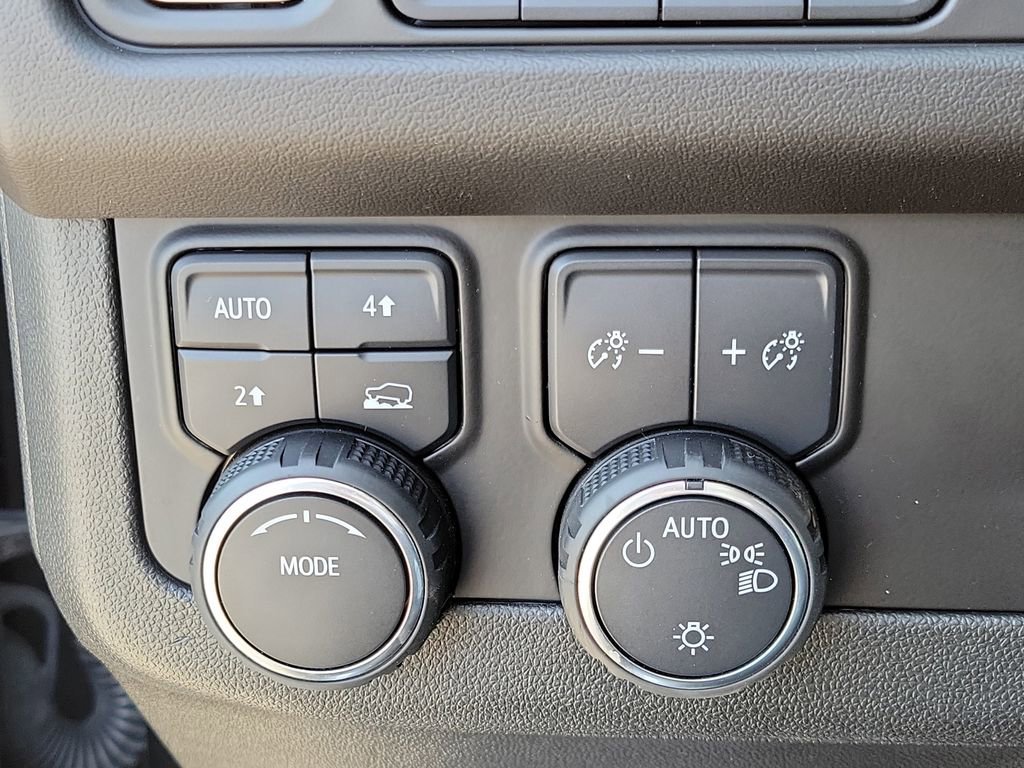 2024 Chevrolet Suburban LT - Photo 24