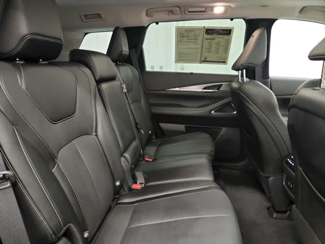 Used 2026 White INFINITI LUXE image 28