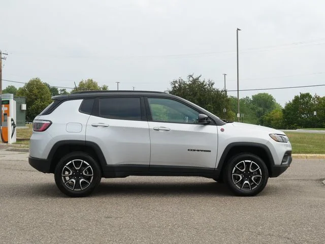 Used 2024 Silver Jeep Trailhawk image 8