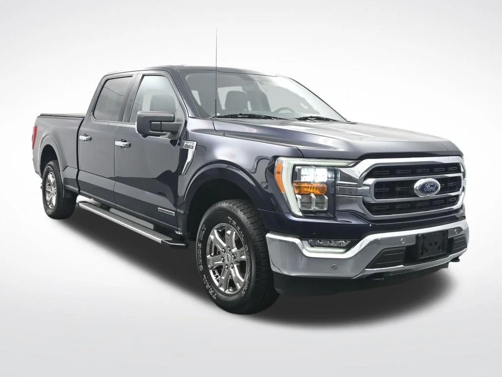 Certified Used 2022 Blue Metallic Ford XLT image 3