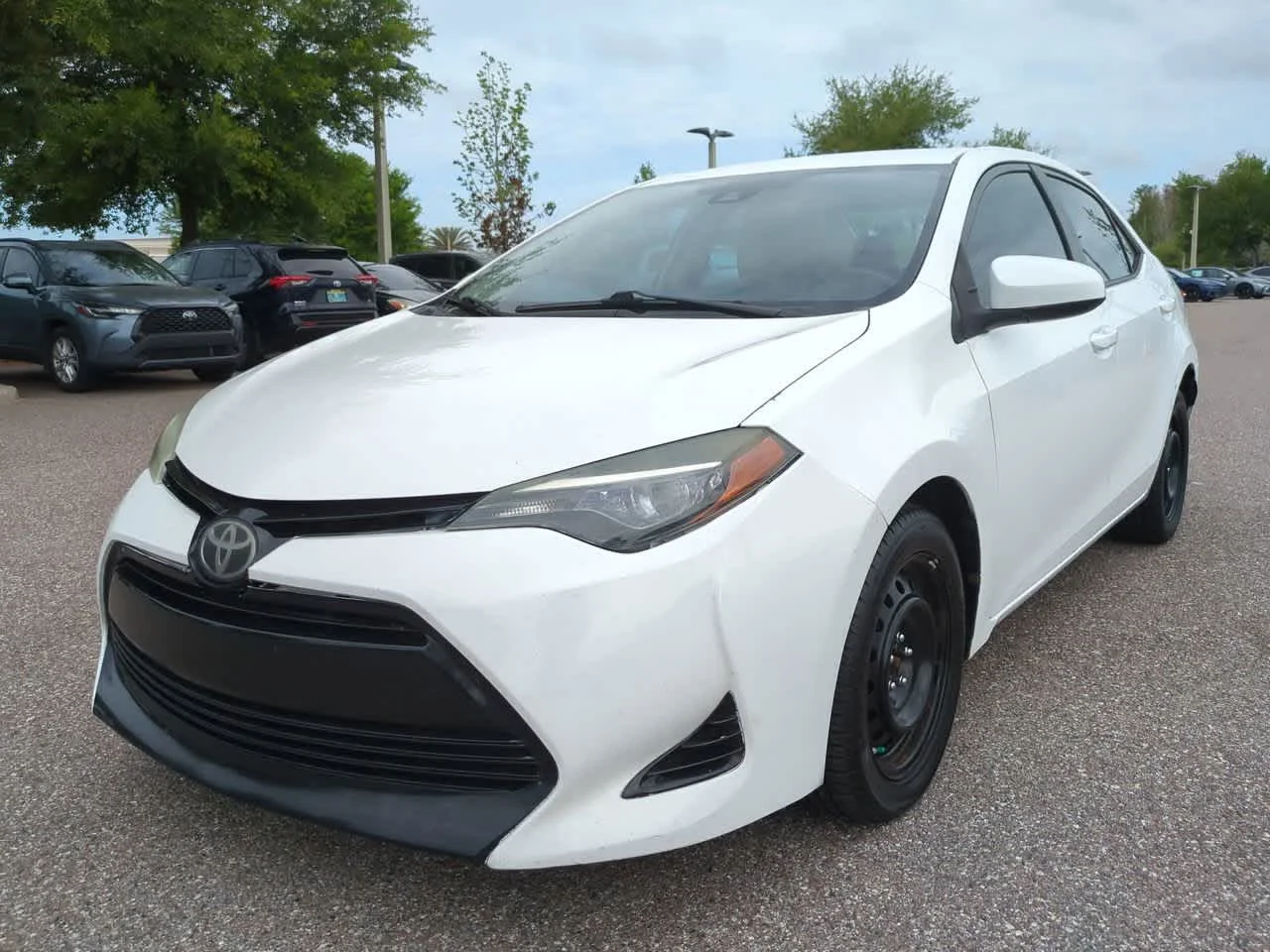 Used 2018 Toyota Corolla LE with VIN 5YFBURHE4JP773580 for sale in Wesley Chapel, FL