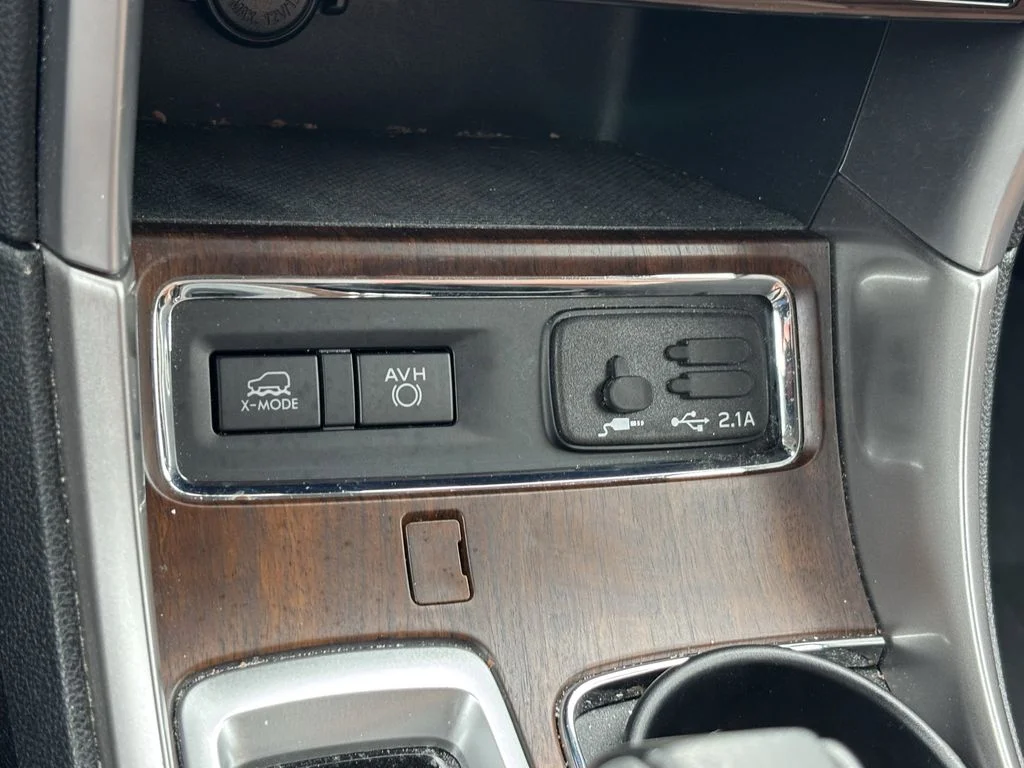 Used 2022 White Subaru Touring image 27