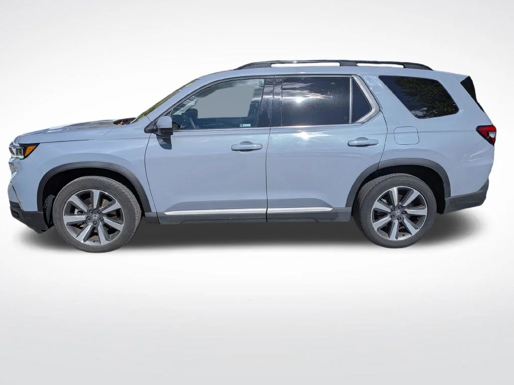 Used 2025  Honda Touring image 6