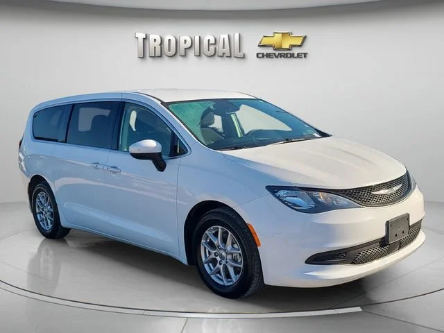 Used 2023 White Chrysler LX image 4