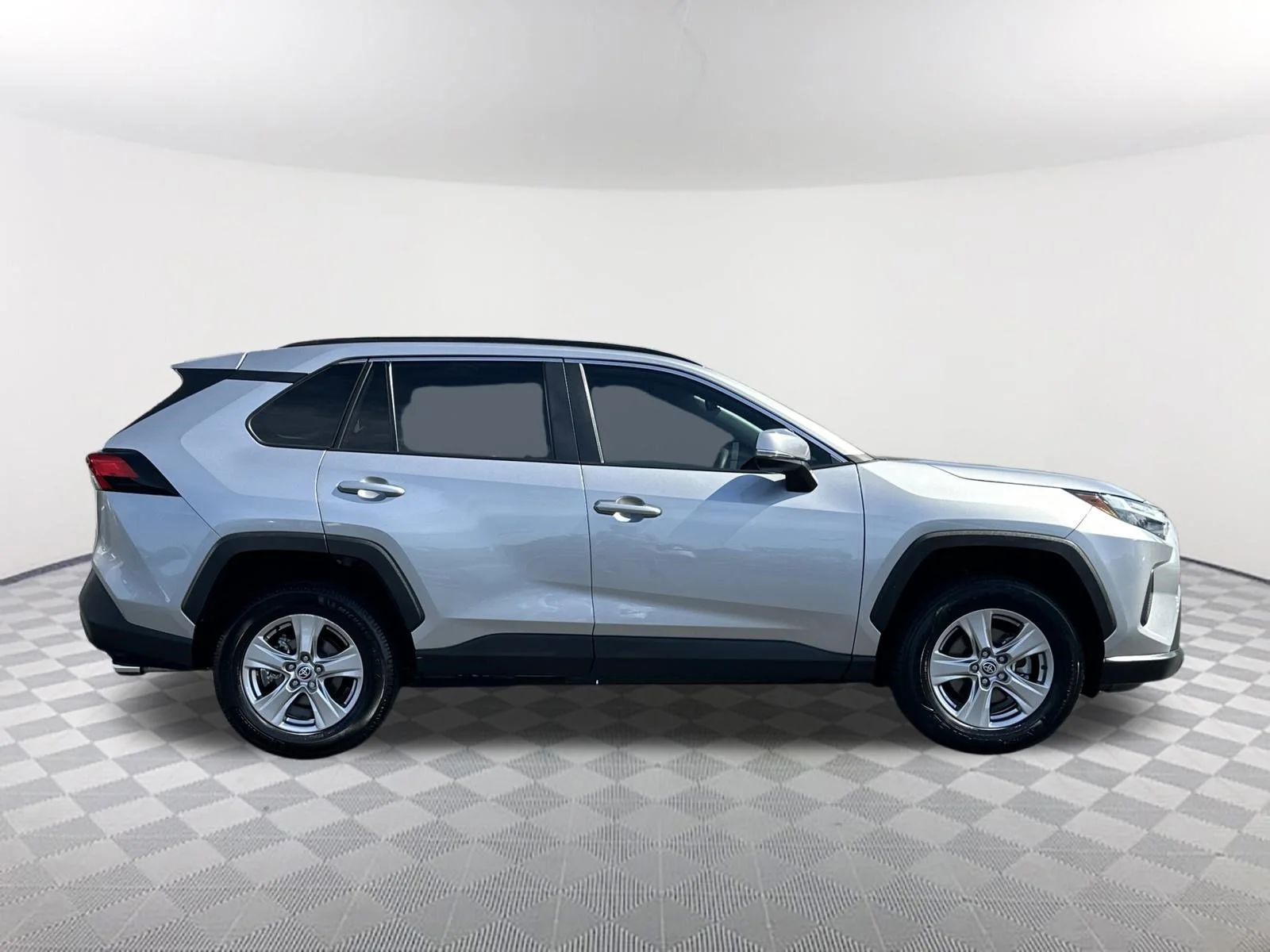 Used 2023 Silver Sky Metallic Toyota XLE image 4