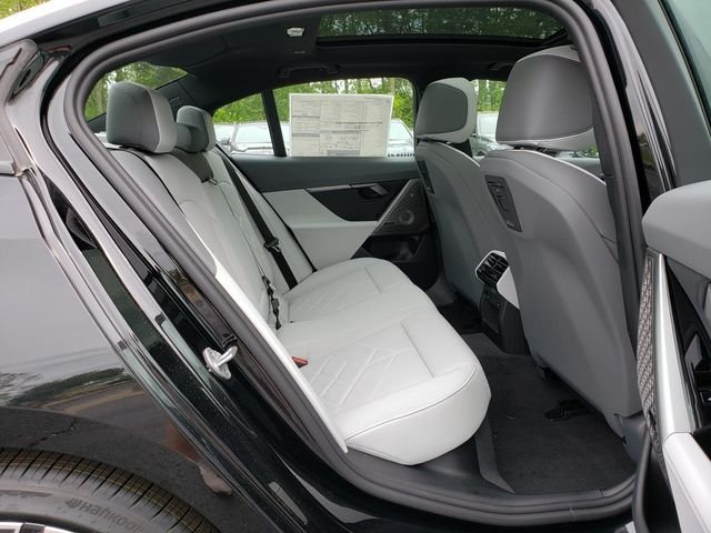 New 2027 Black Sapphire Metallic BMW 550e xDrive image 18