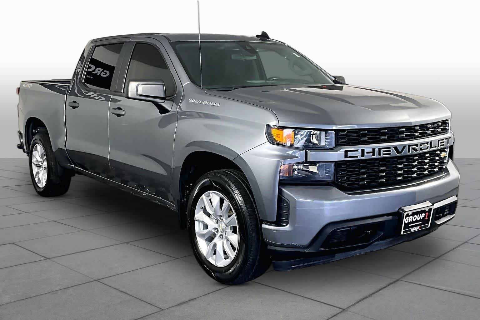 Used 2022 Satin Steel Metallic Chevrolet Custom image 3