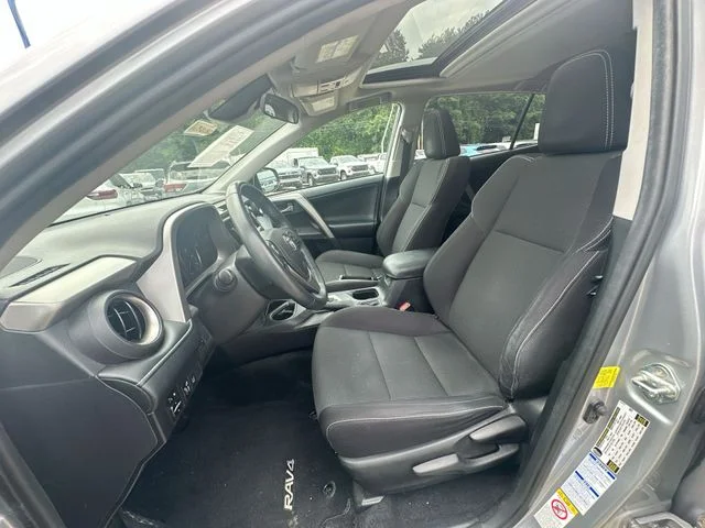 Used 2018 Silver Toyota XLE image 21