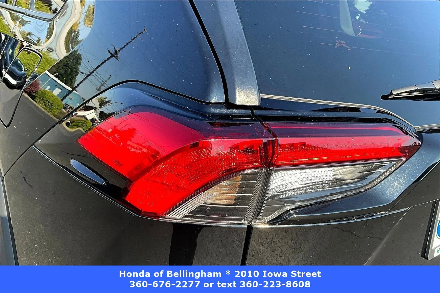 Used 2025 Midnight Black Metallic Toyota LE image 21