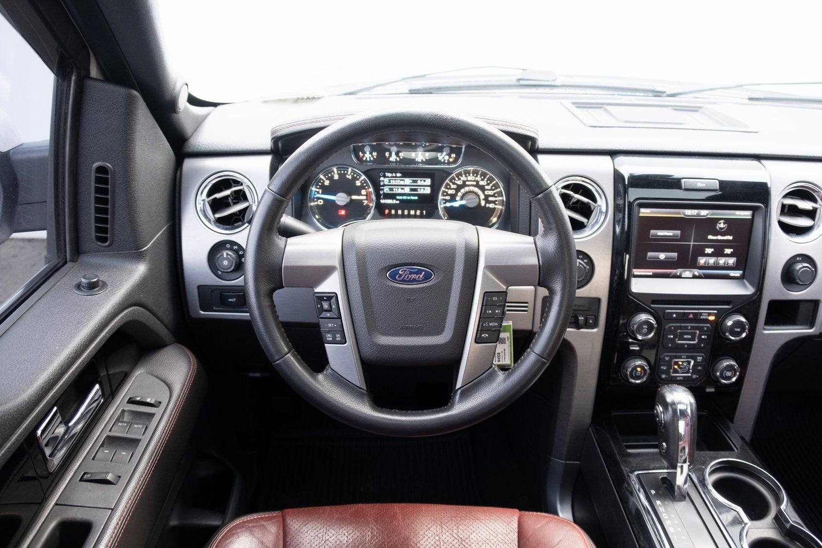 Used 2013  Ford Limited image 2