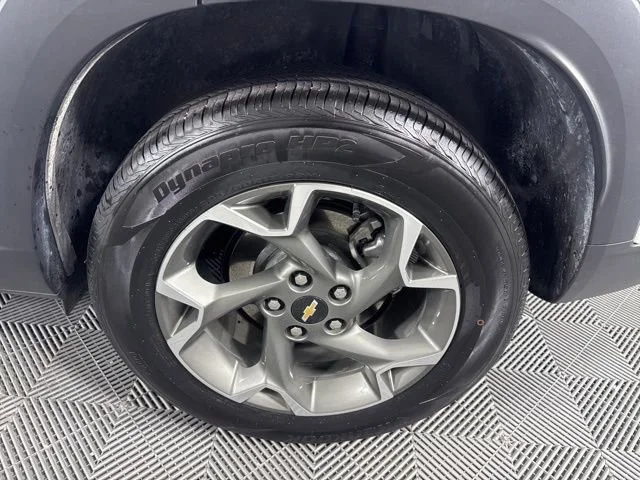 Used 2025 Summit White Chevrolet LT image 11