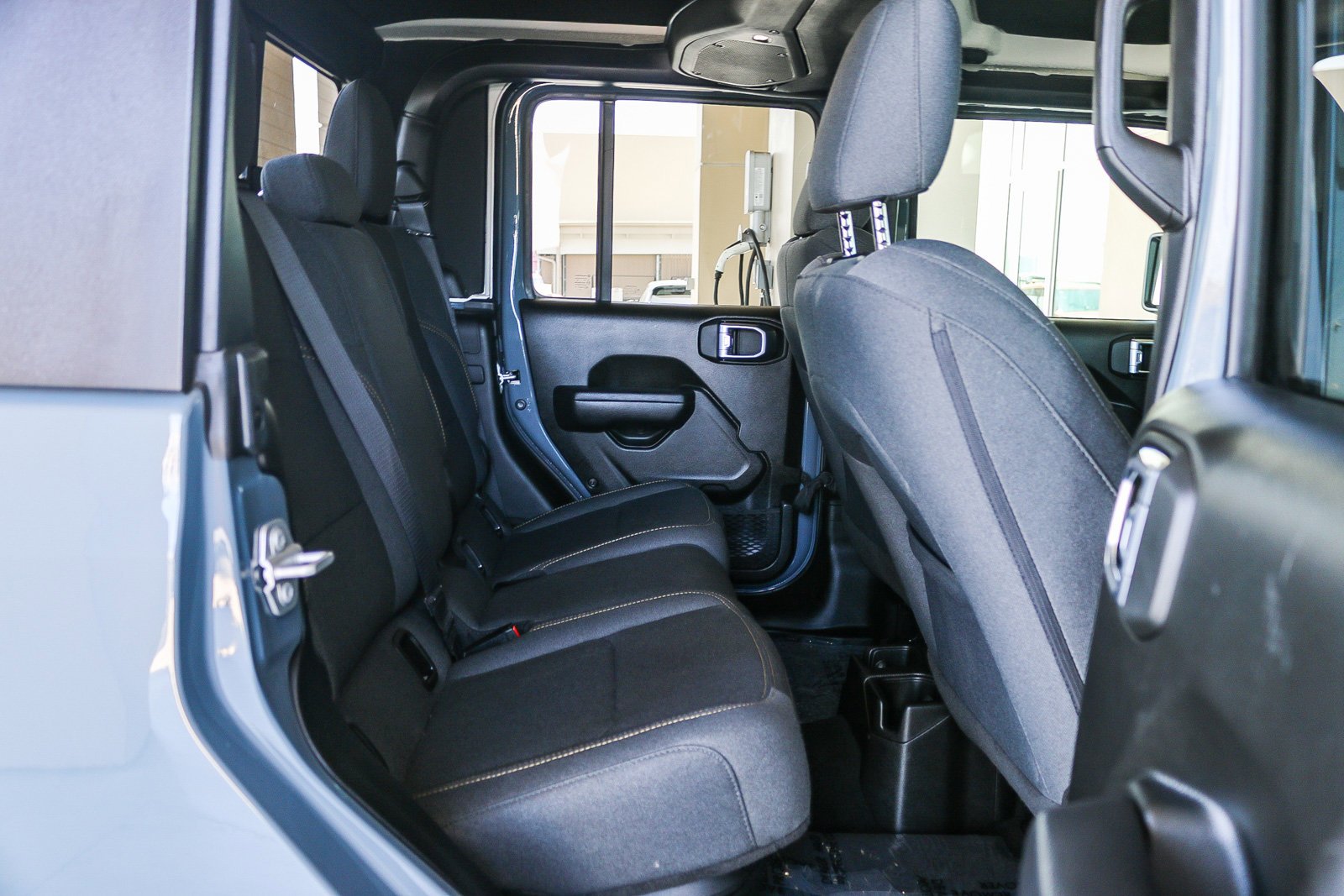 Used 2024 Anvil Clear Coat Jeep Sport S image 17