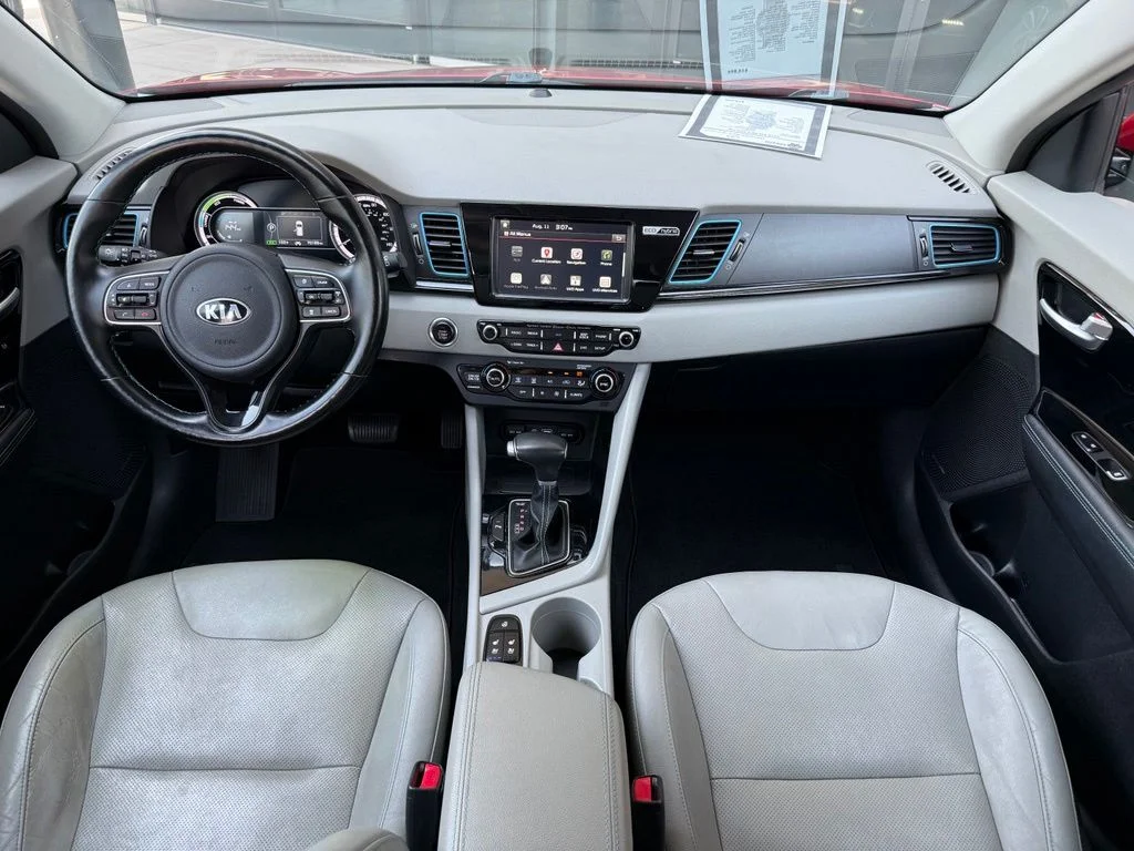 Used 2018 Red Kia Touring image 9