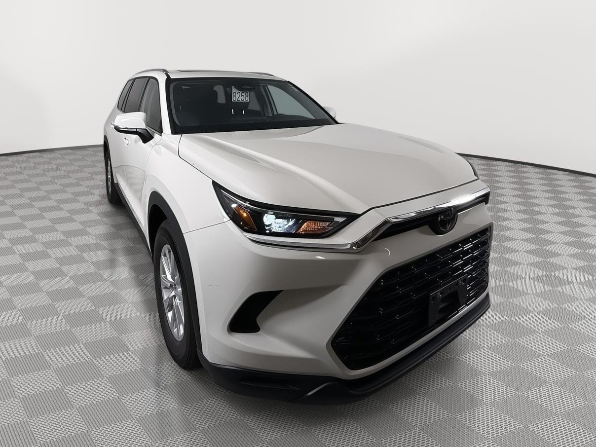 Used 2024 Coastal Cream Toyota XLE image 1