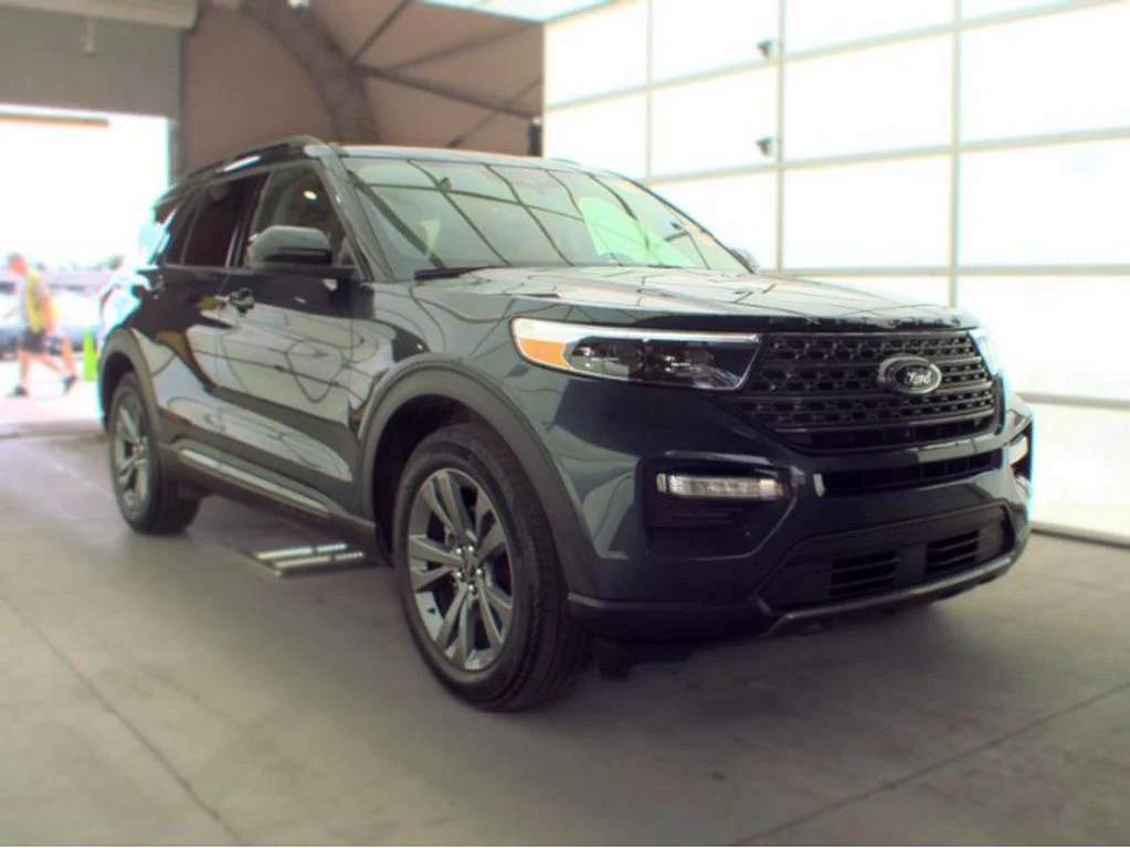 Used 2023 Blue Ford XLT image 4