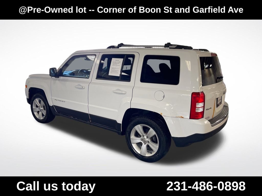 Used 2013 White Jeep Limited image 3