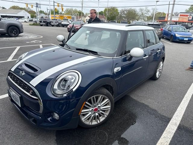 2017 MINI Cooper S 4 Door's photo