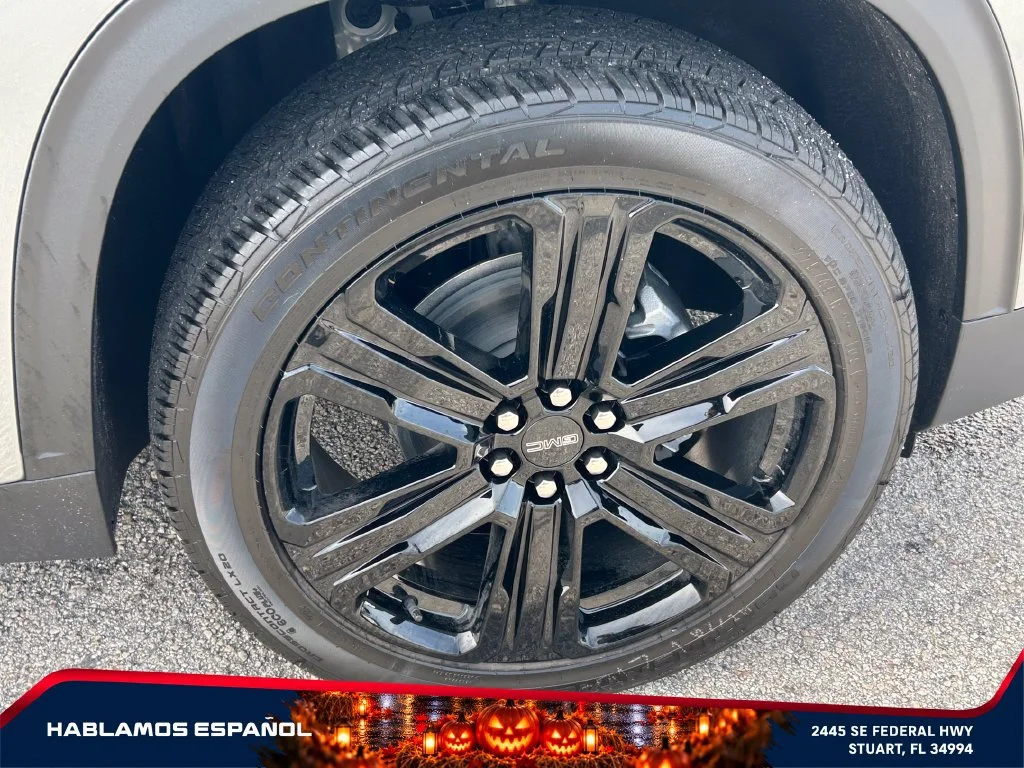 New 2026 Sterling Metallic GMC Elevation image 22