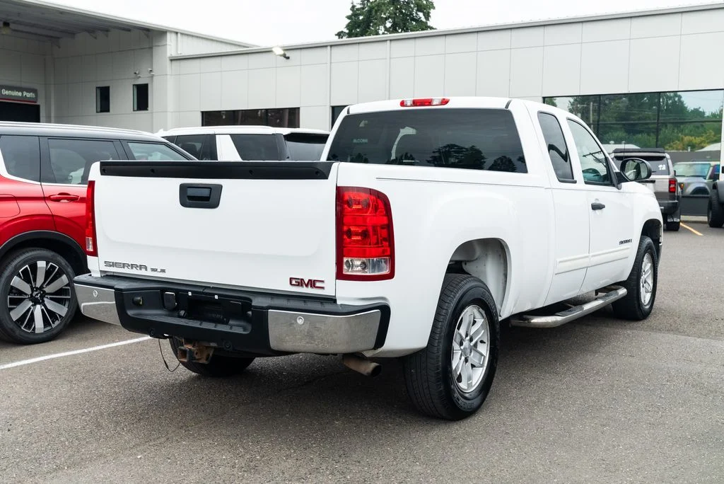 Used 2008 White GMC SLE1 image 6
