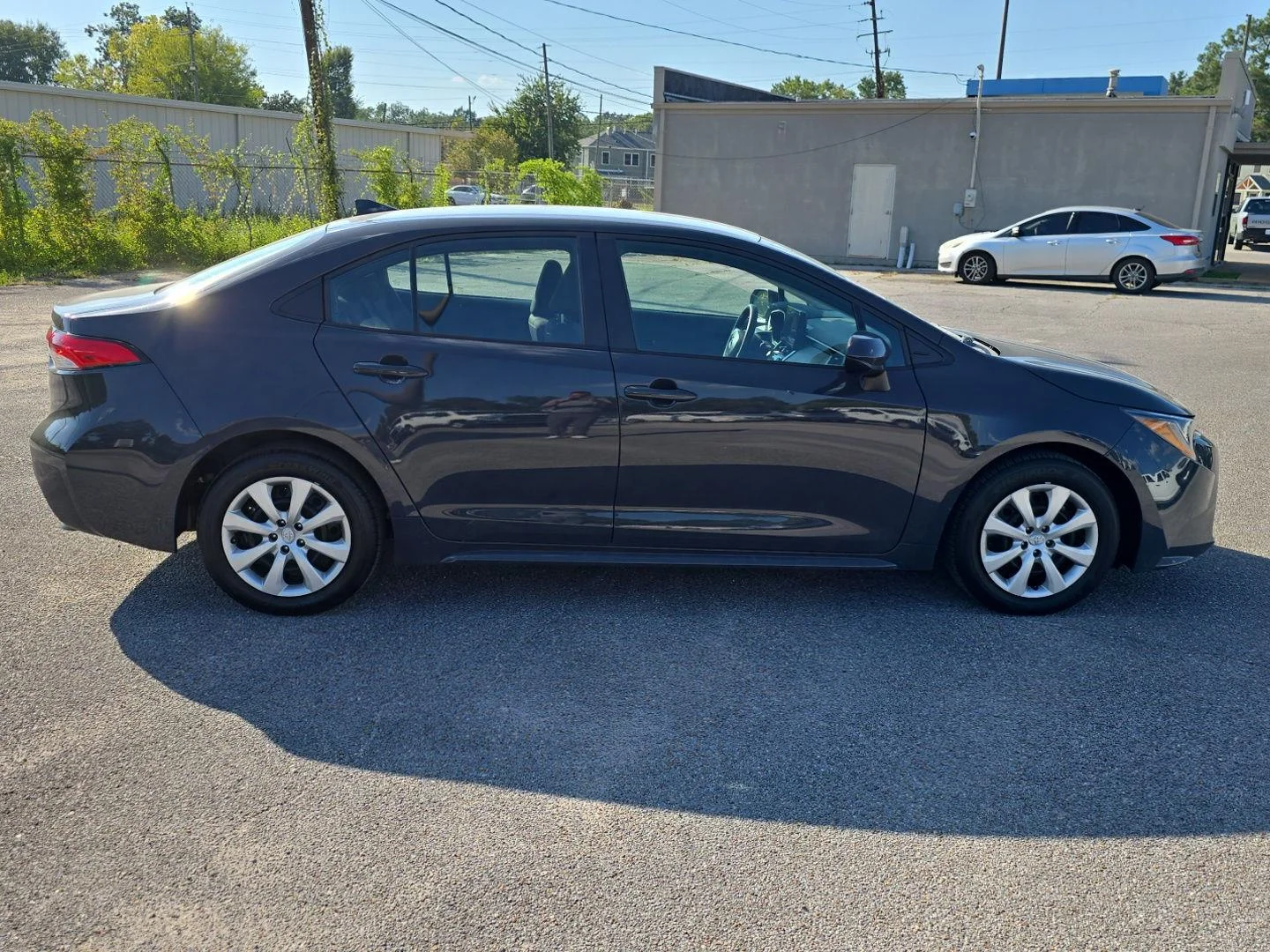 Used 2025 Underground Toyota LE image 2