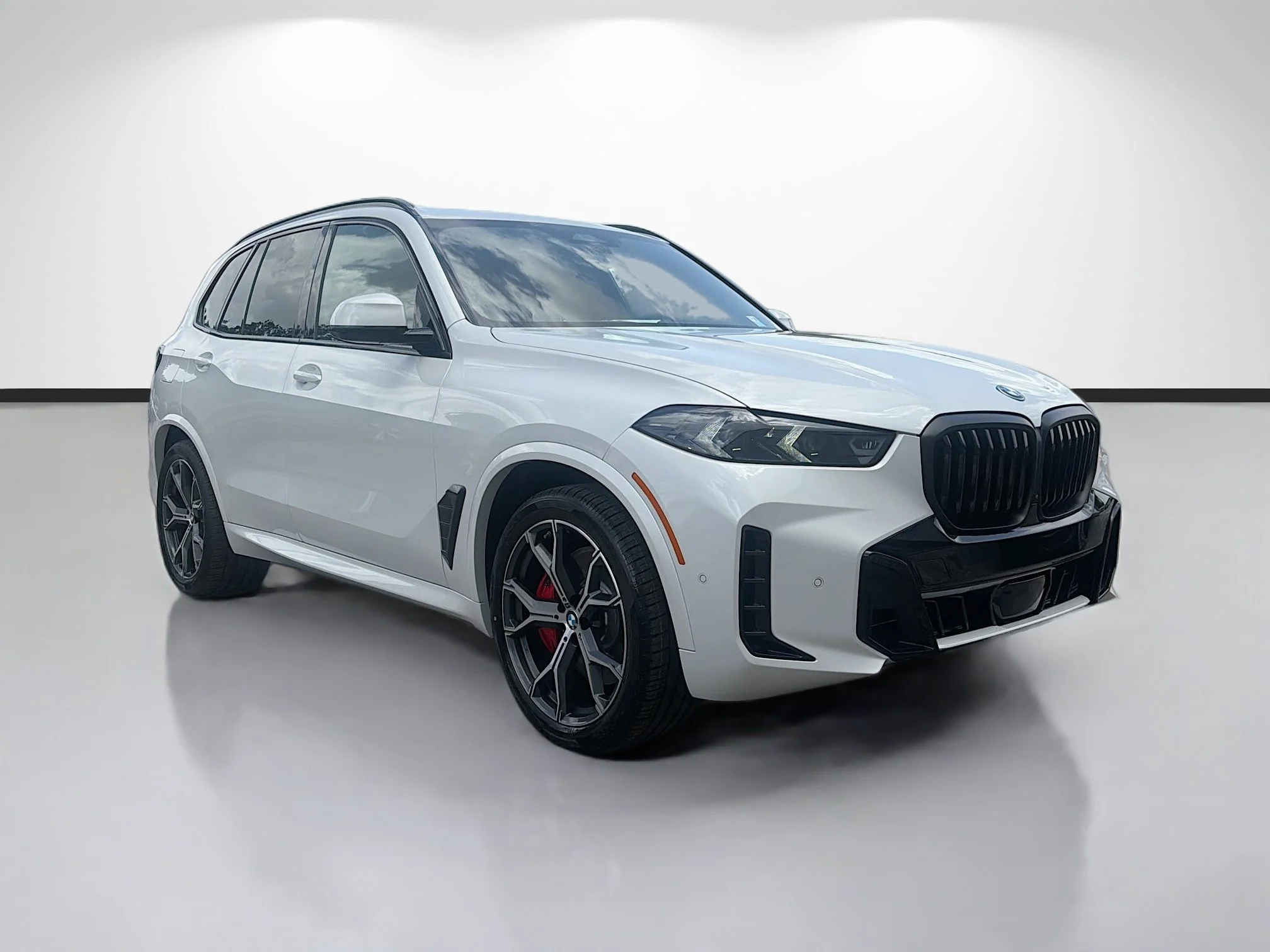 New 2026 Mineral White Metallic BMW xDrive50e image 1