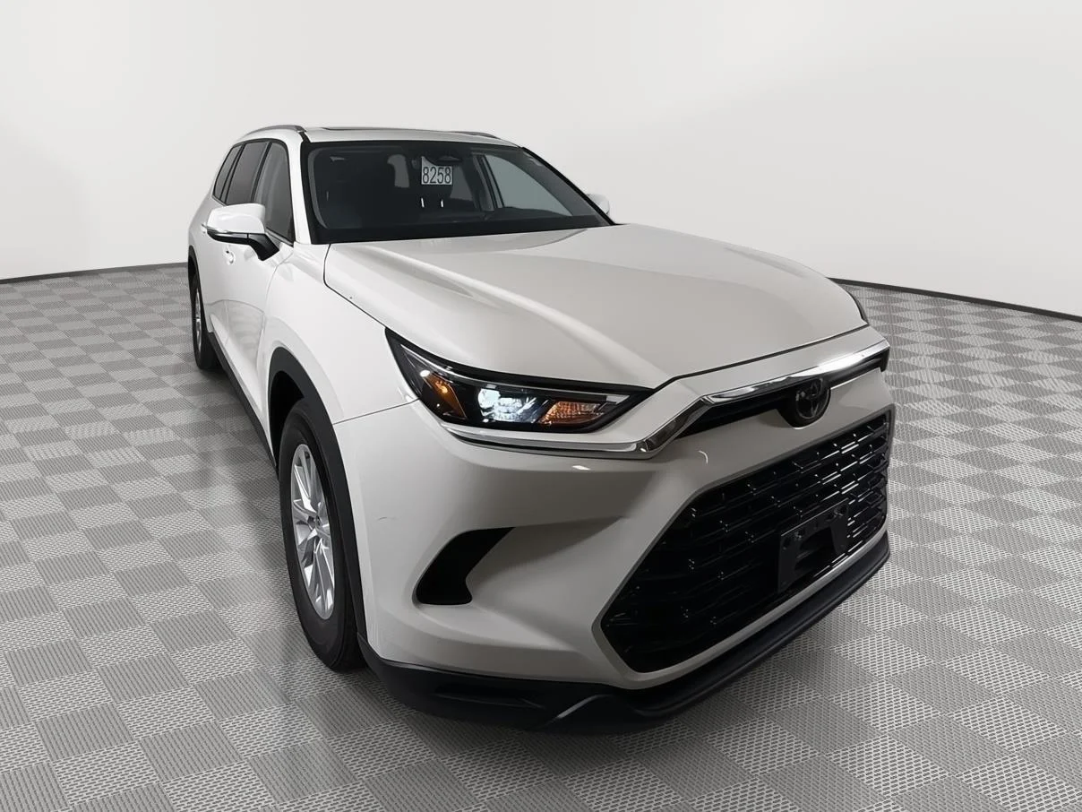 Used 2024 Coastal Cream Toyota XLE image 1