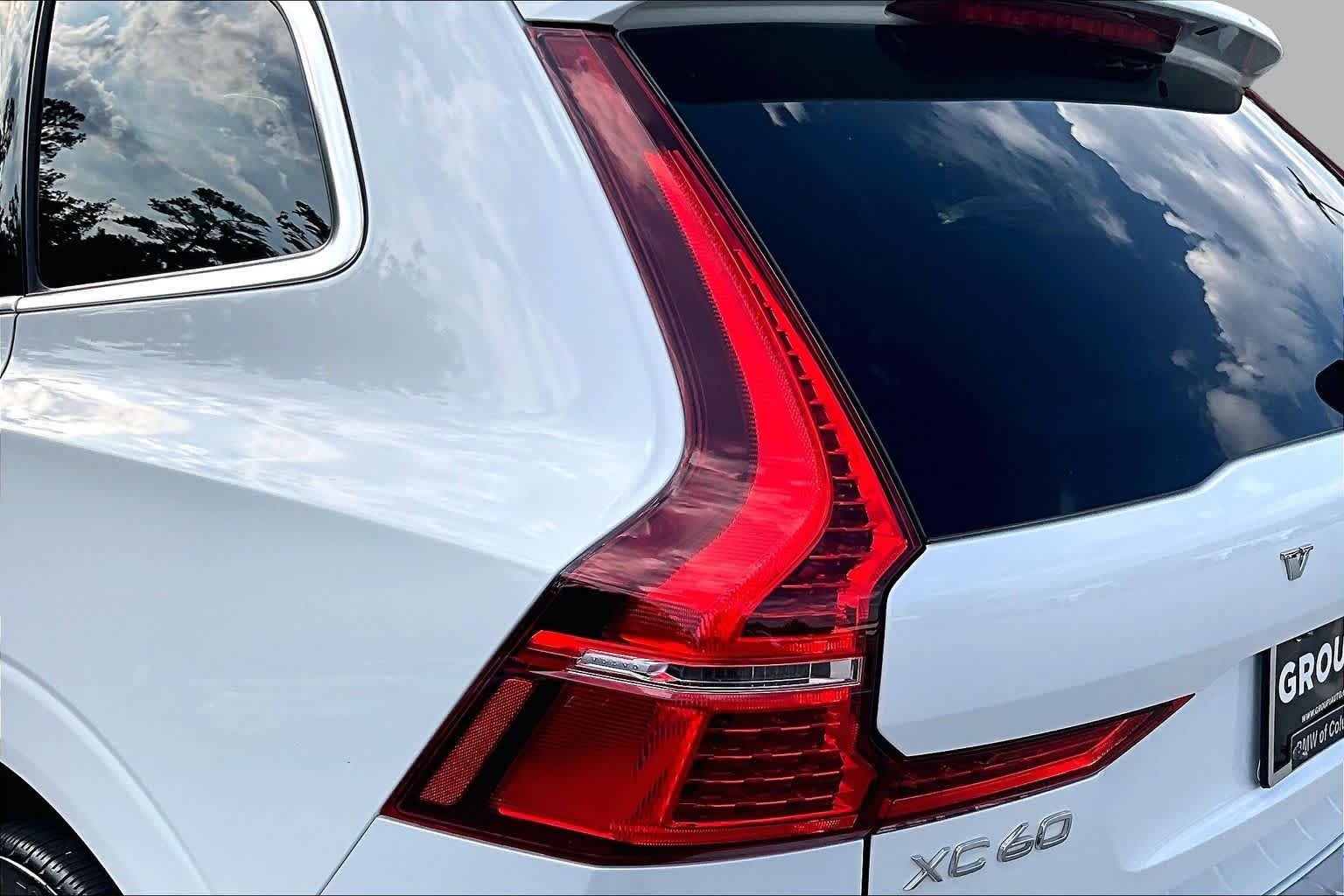 Used 2023 Crystal White Metallic Volvo Plus Bright Theme image 29