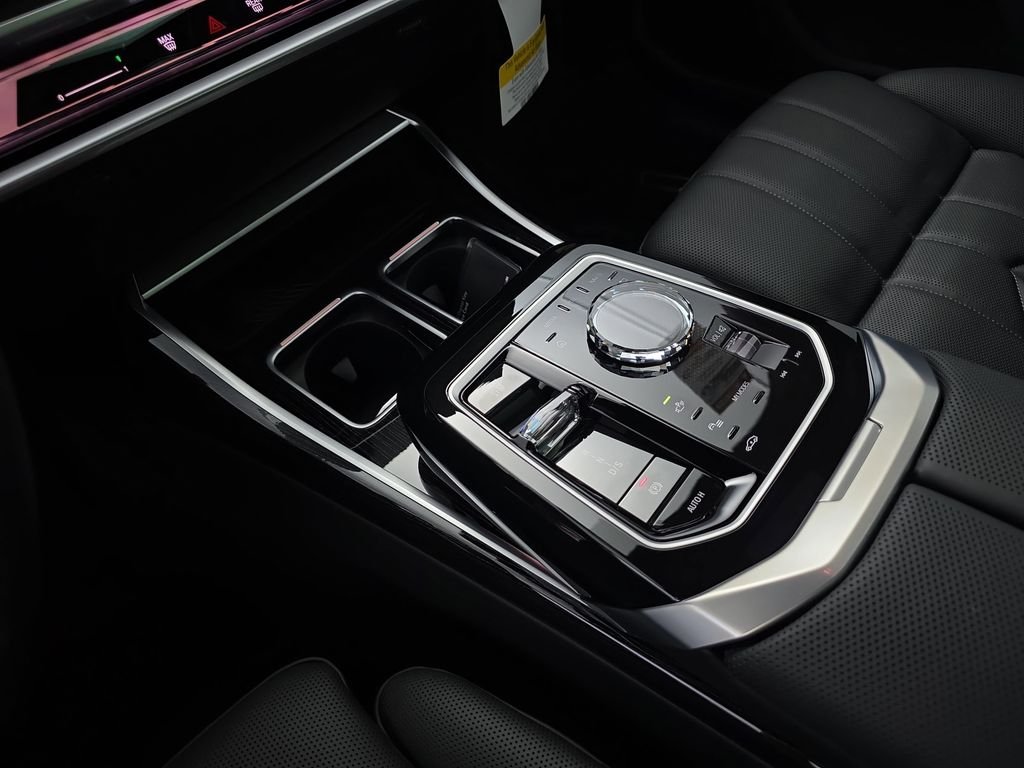 2026 BMW 7 Series 750e - Photo 25