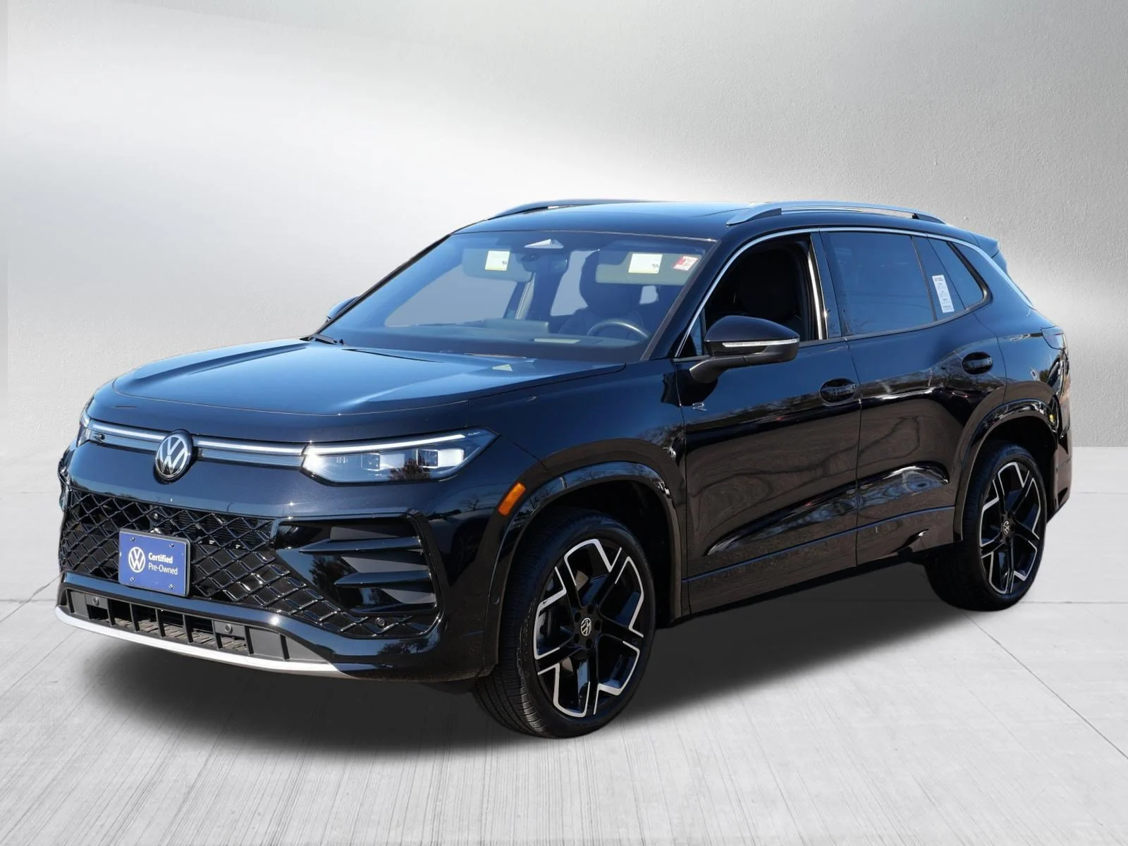 Used 2025 Deep Black Pearl Volkswagen SEL R-Line image 3