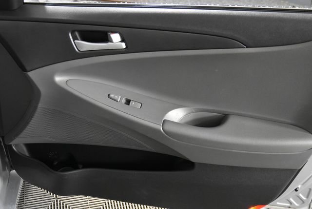 Used 2011 Silver Hyundai GLS image 15