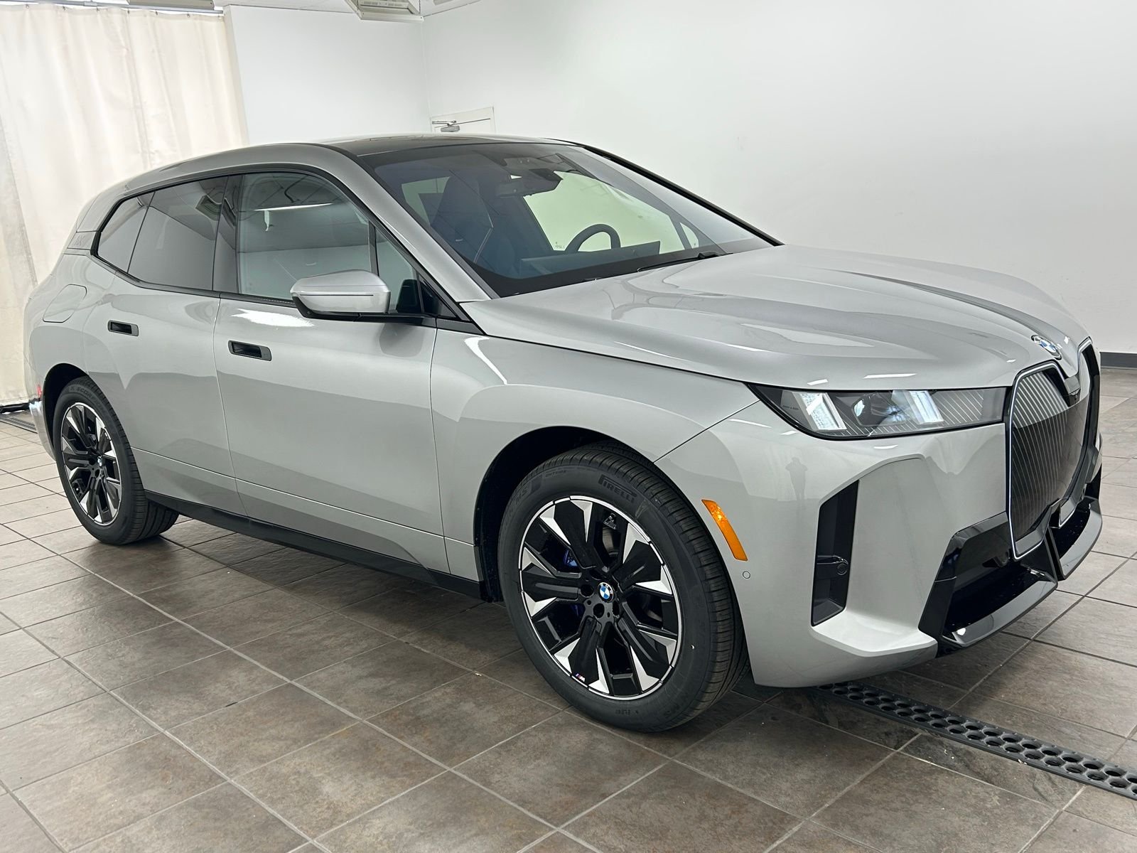 New 2026 Space Silver Metallic BMW xDrive45 image 6