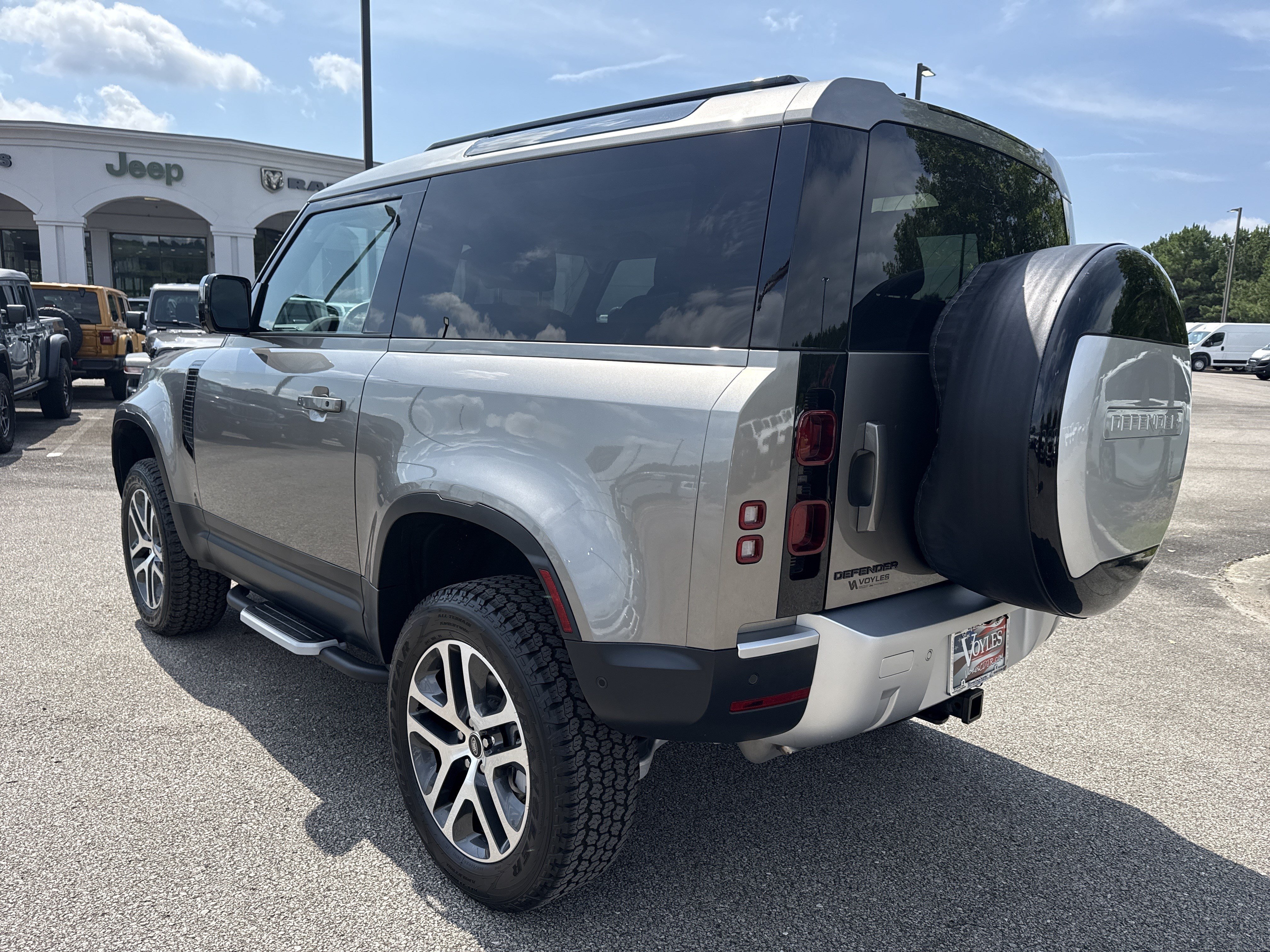 Used 2023  Land Rover S image 6