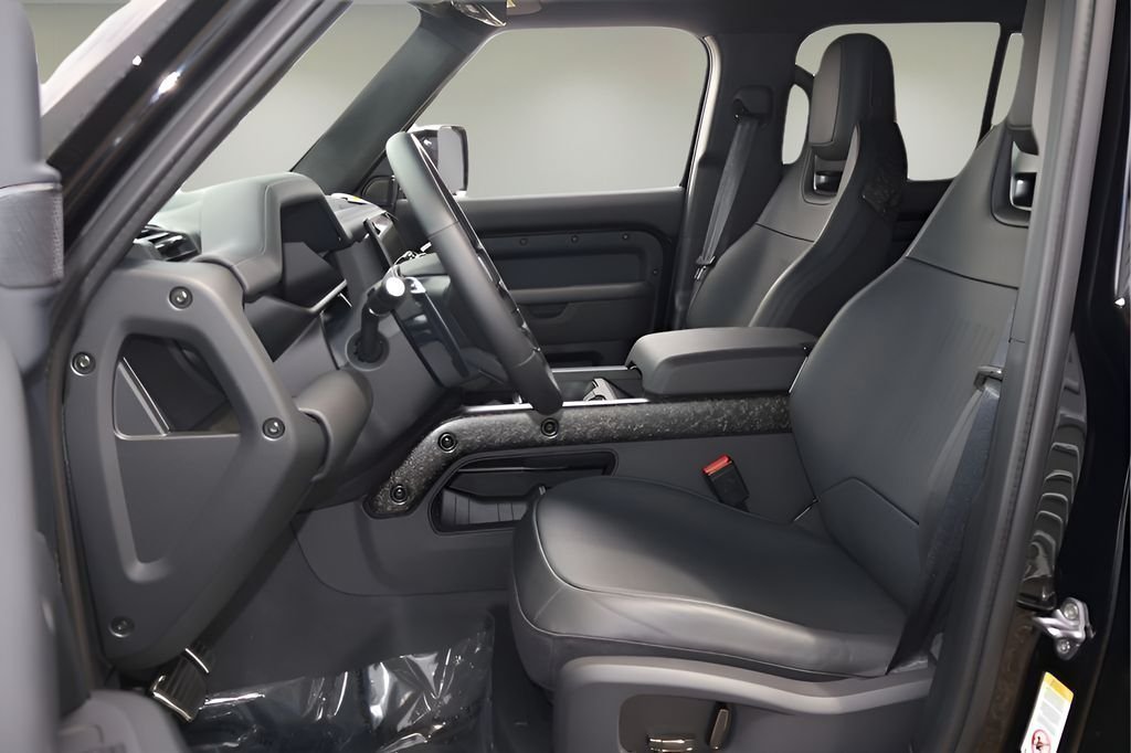 New 2026 Narvik Black LAND ROVER  image 11