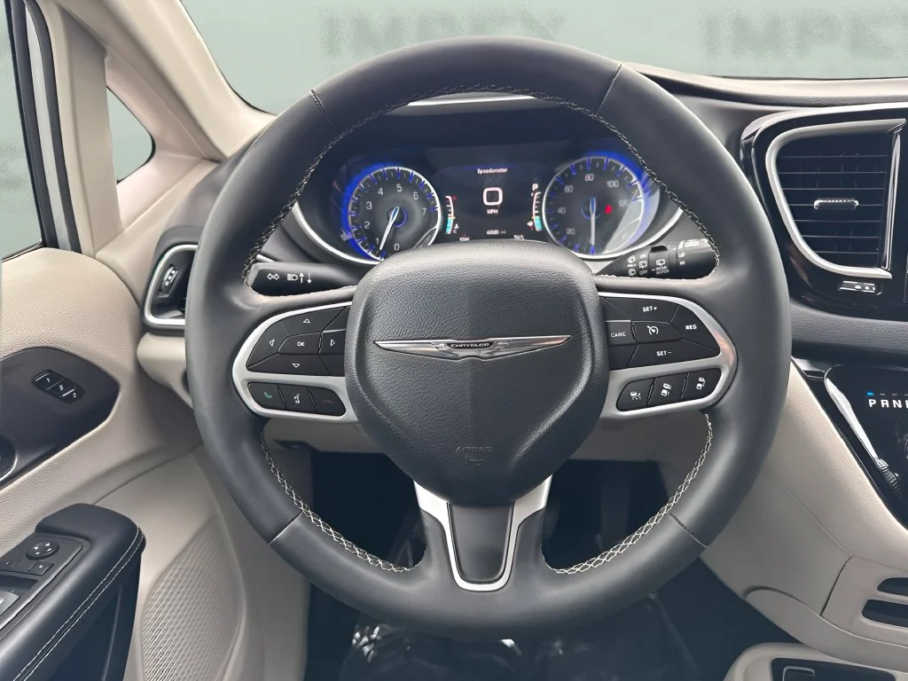 Used 2024 Silver Chrysler Touring L image 15