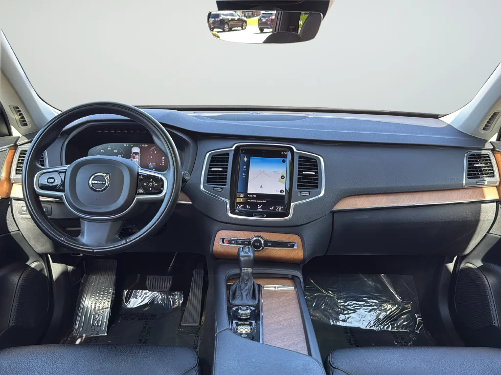 Used 2021 Blue Volvo T6 Momentum image 9