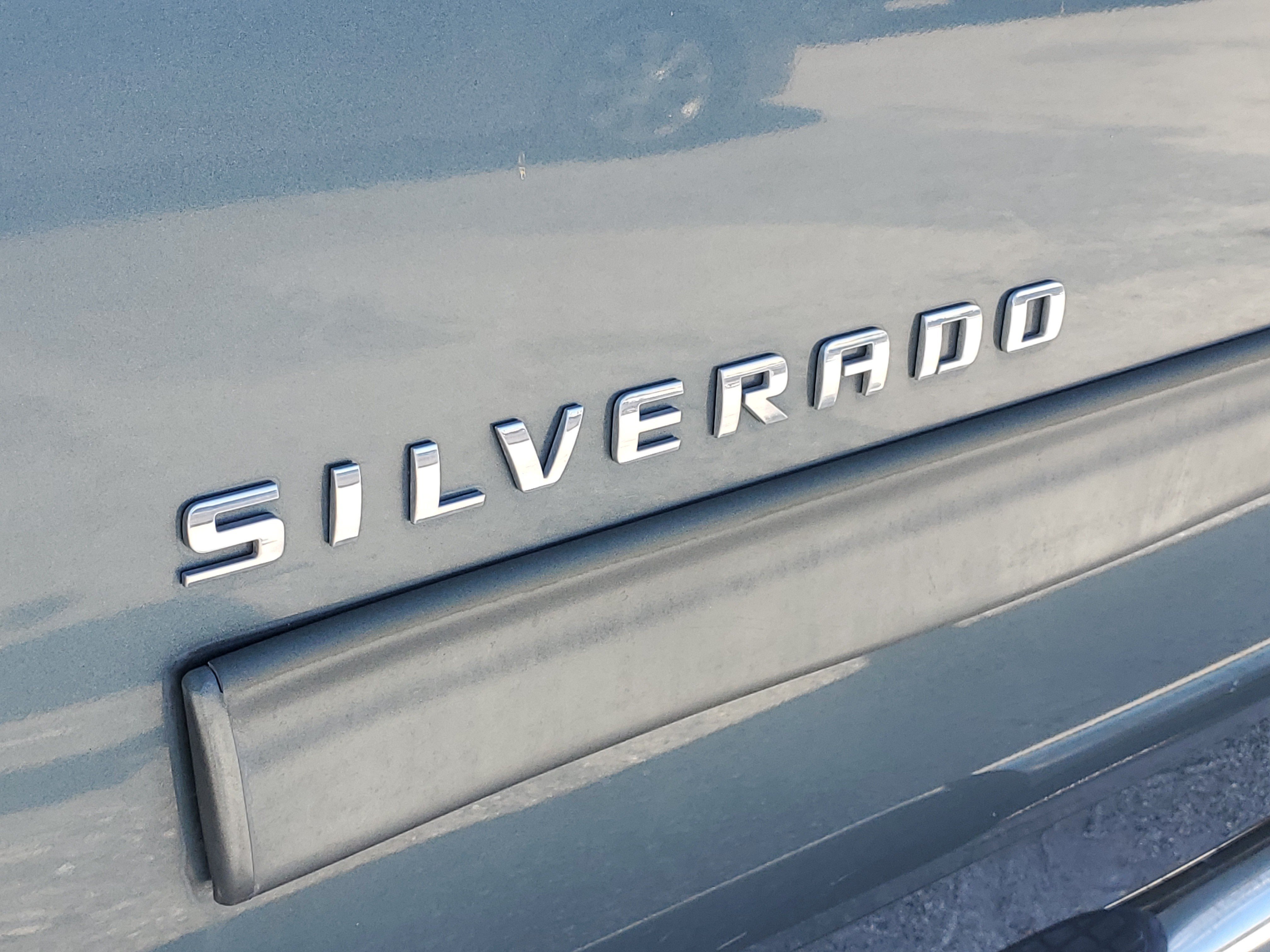 Used 2011 Blue Granite Metallic Chevrolet LT image 2