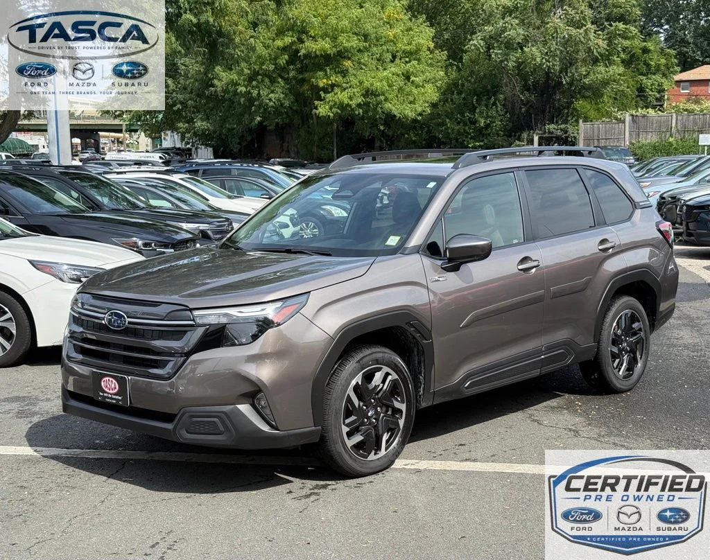 Used 2025 Brilliant Bronze Metallic Subaru Premium image 1