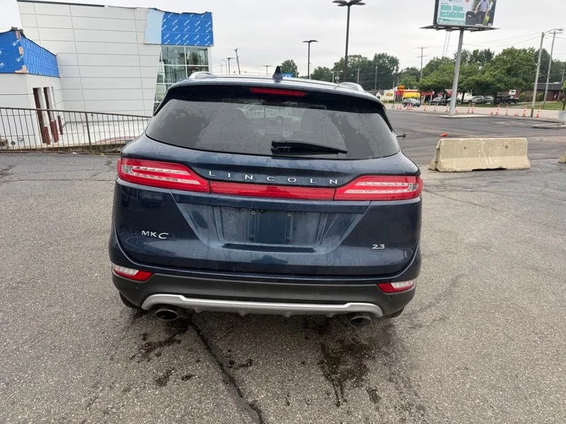 Used 2017 Black Lincoln Reserve image 7