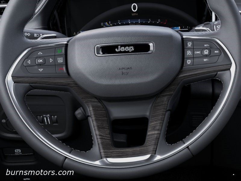 New 2026 Diamond Black Crystal Pearl-Coat Exterior Paint Jeep Laredo Altitude image 19