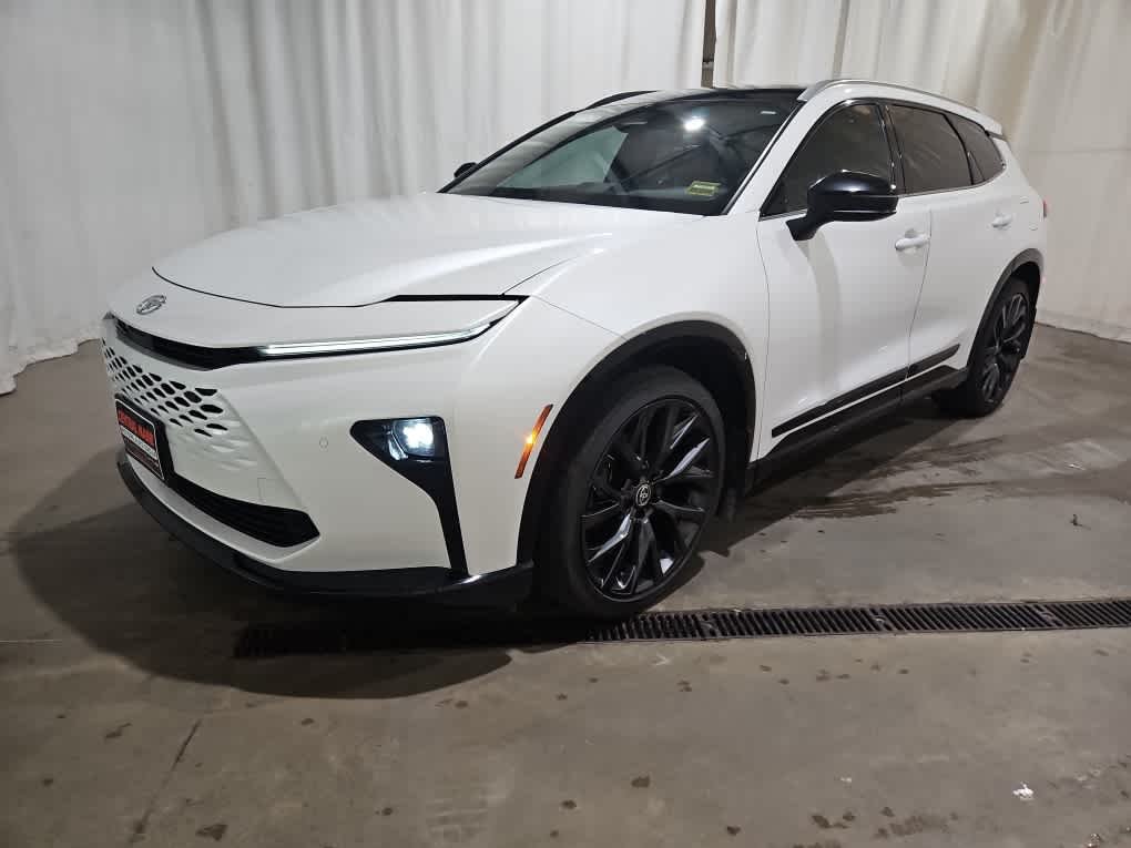Used 2025 Oxygen White Toyota Limited image 2