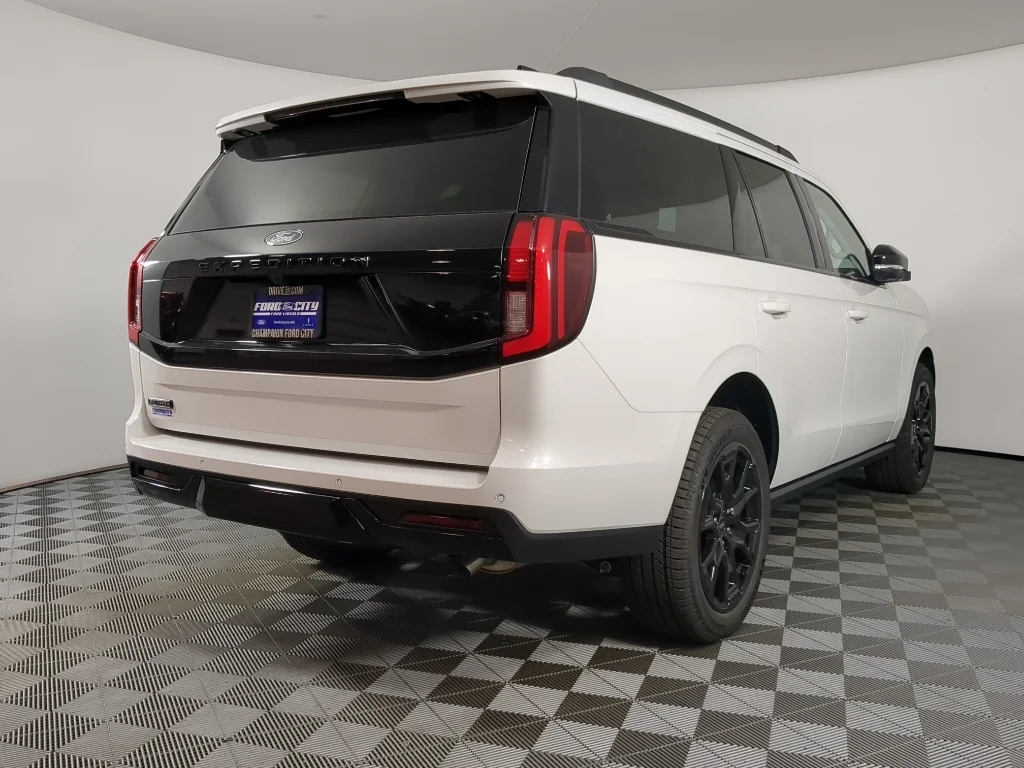 New 2027 Star White Metallic Tri-Coat Ford Platinum image 10